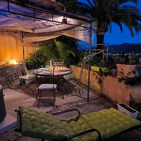 Guest house Love-room Discret 40 M2 Les Mimosas Village Avec Terrasse Bormes-les-Mimosas
