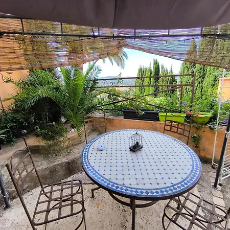 Love-room Discret 40 M2 Les Mimosas Village Avec Terrasse Guest house *