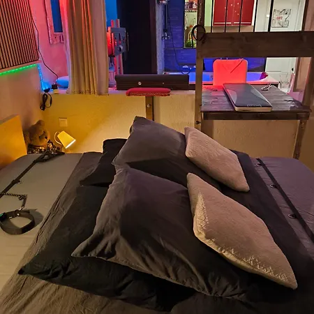 Guest house Love-room Discret 40 M2 Les Mimosas Village Avec Terrasse *