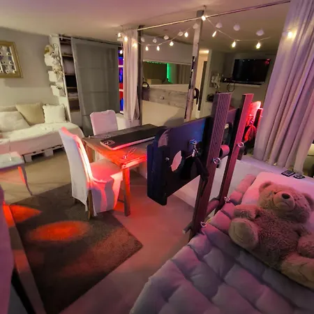 Love-room Discret 40 M2 Les Mimosas Village Avec Terrasse Guest house