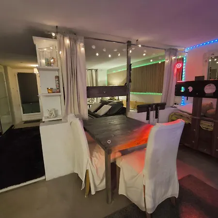 Guest house Love-room Discret 40 M2 Les Mimosas Village Avec Terrasse