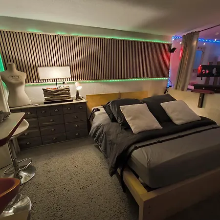Guest house Love-room Discret 40 M2 Les Mimosas Village Avec Terrasse *