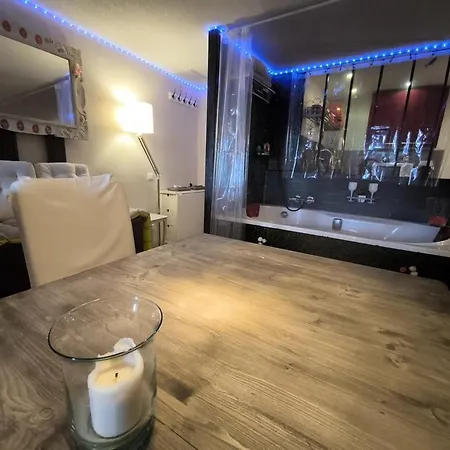 Love-room Discret 40 M2 Les Mimosas Village Avec Terrasse *