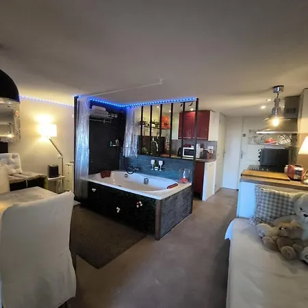 Guest house Love-room Discret 40 M2 Les Mimosas Village Avec Terrasse *