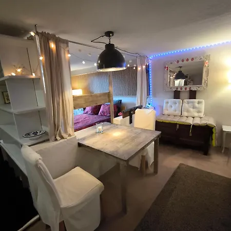 Love-room Discret 40 M2 Les Mimosas Village Avec Terrasse Guest house Bormes-les-Mimosas