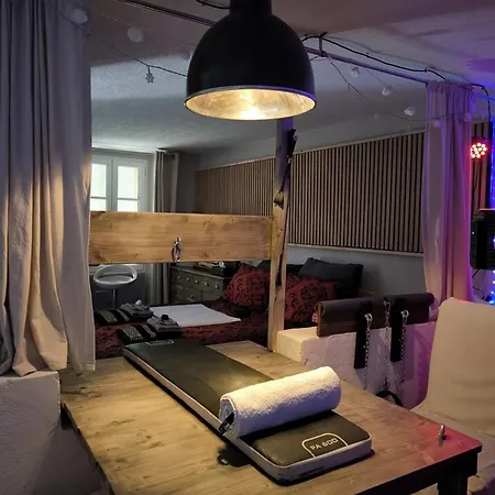 Love-room Discret 40 M2 Les Mimosas Village Avec Terrasse Guest house *