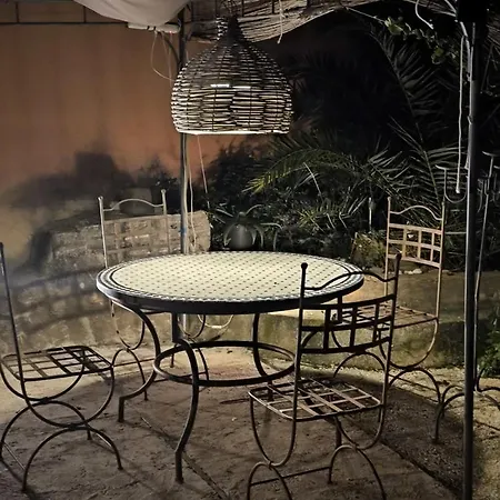 Guest house Love-room Discret 40 M2 Les Mimosas Village Avec Terrasse Bormes-les-Mimosas
